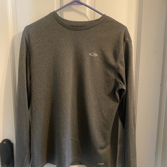Champion duo dry long sleeve tee. In gray .little thicker than a T-shirt. Size M - Picture 1 of 5